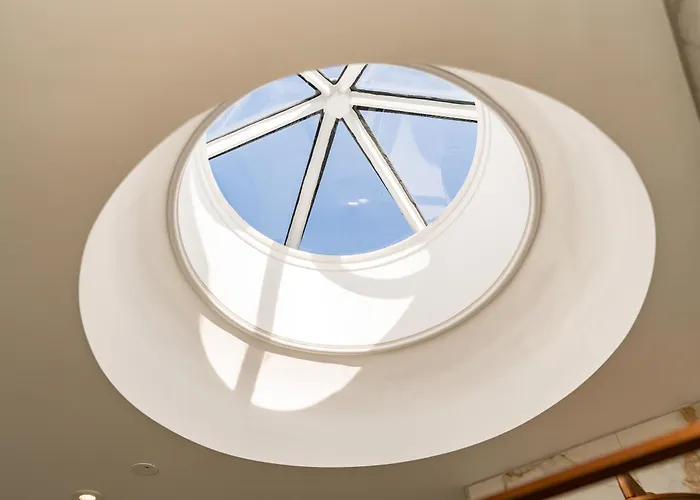 Dragon Luxury At 9 Albyn Place *