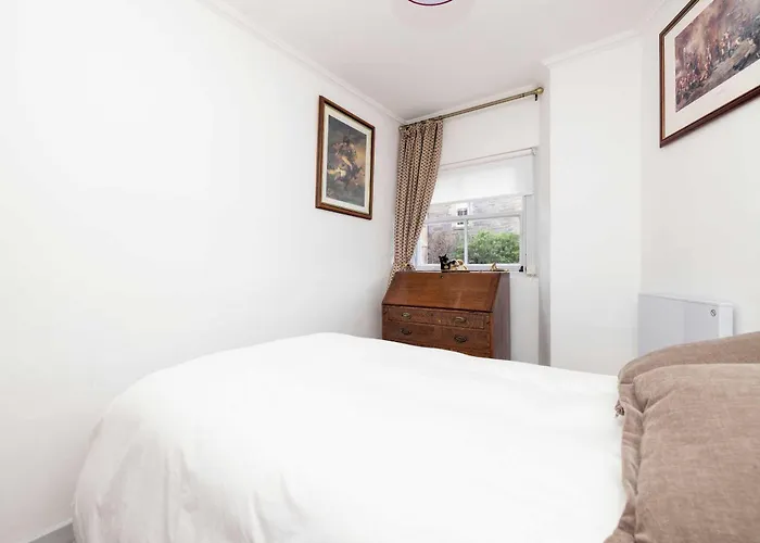 Lejlighed Joivy Spacious 2-bedroom Ground Floor Flat *