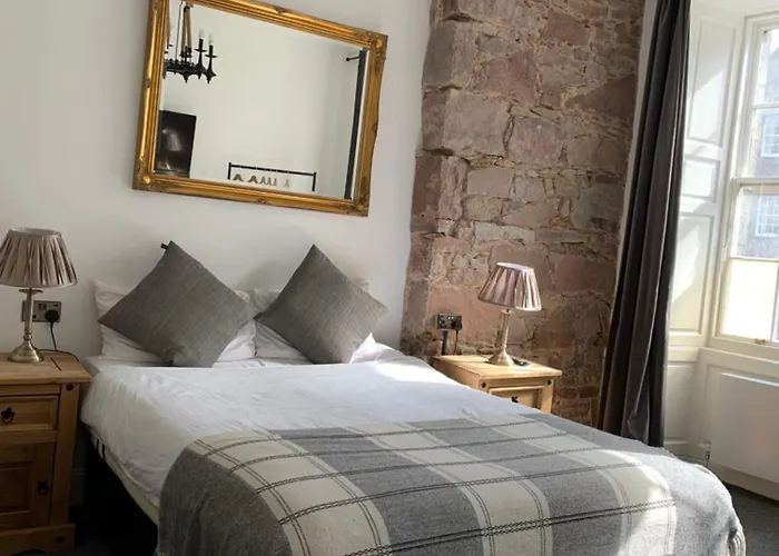 Royal Mile Balconies By The Castle 5* Edimburgo