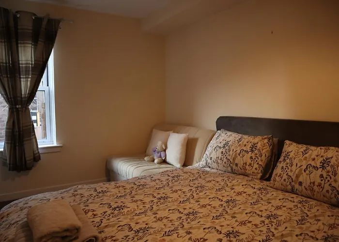 3 Bedrooms Flat In Old Town Sleeps 6 *