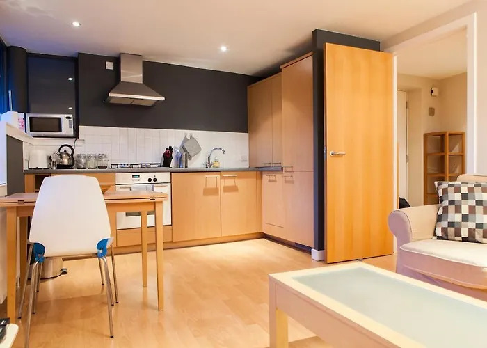 Apartment Bright & Stylish West End