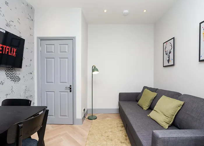 شقة 1-Bed Apartment-Free Parking - By Holiday Homes *