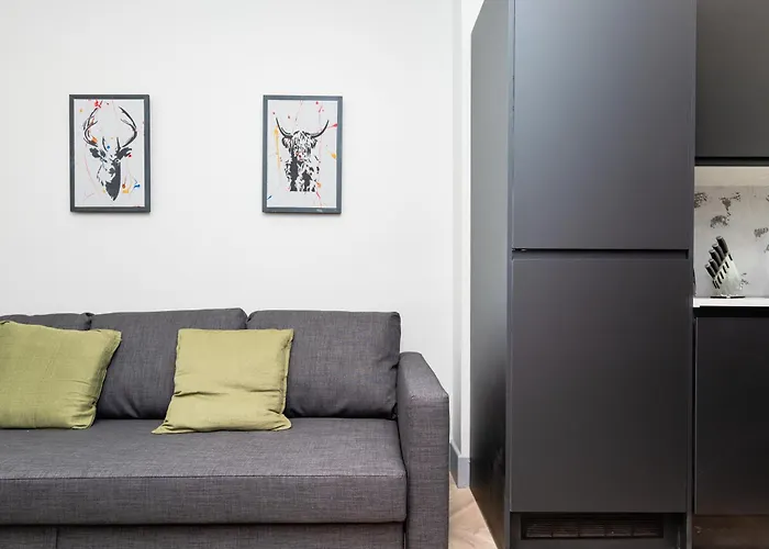 1-Bed Apartment-Free Parking - By Holiday Homes إدنبرة