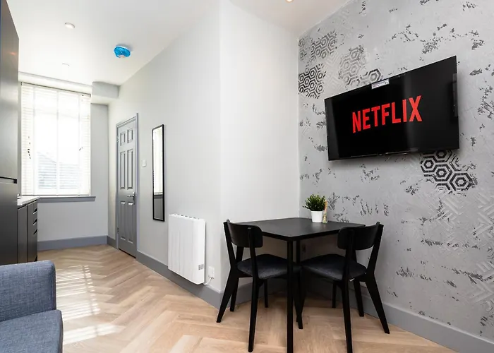 1-Bed Apartment-Free Parking - By Holiday Homes شقة