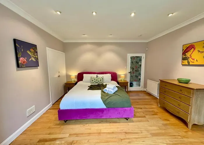 Amulree, * Edinburgh