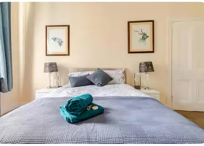 3 Bed - Pet Friendly & Parking *