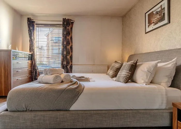 Roseburn Retreat 2b Free Parking