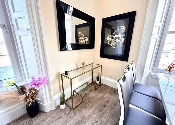 Georgian Luxury - Fast Broadband Wifi - Parking Available Apartment