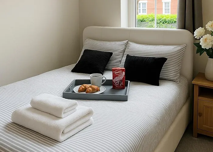 Comfy 2br Flat - Free Parking - Near Centre Apartament