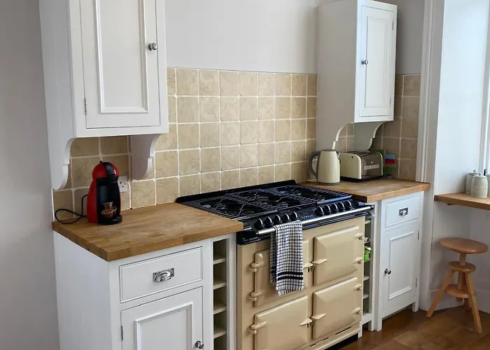 דירה Beautiful & Bright 2 Bed Flat Murrayfield אדינבורו