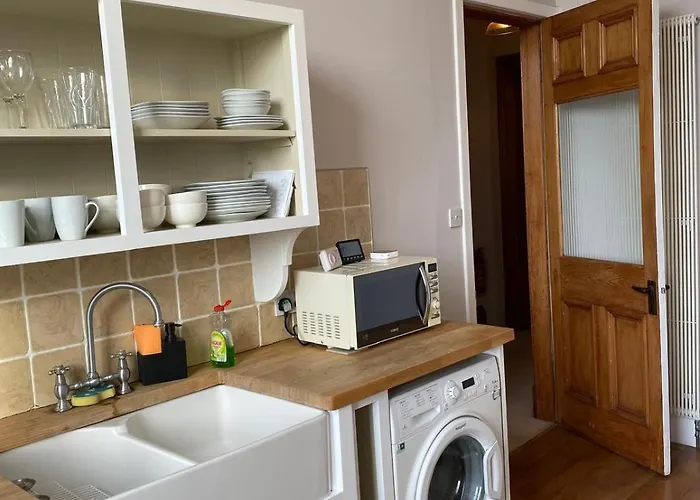 Beautiful & Bright 2 Bed Flat Murrayfield אדינבורו