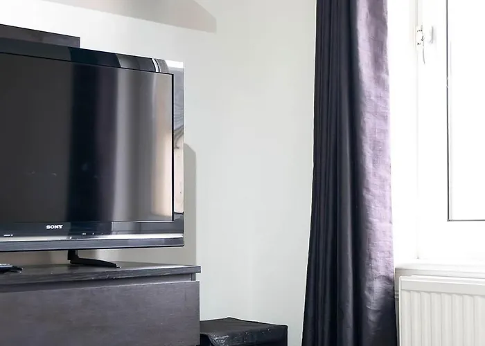 Cosy 2 Bed West End Free Parking דירה