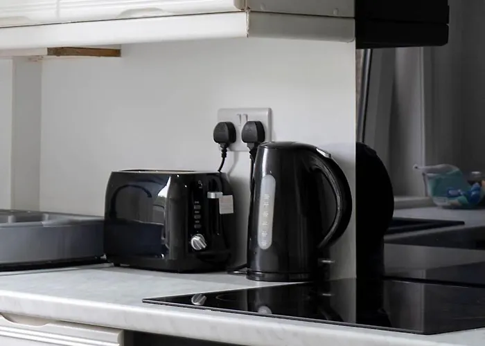 Cosy 2 Bed West End Free Parking דירה *