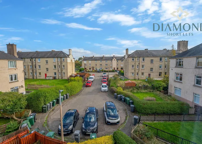 Cosy 2 Bed West End Free Parking