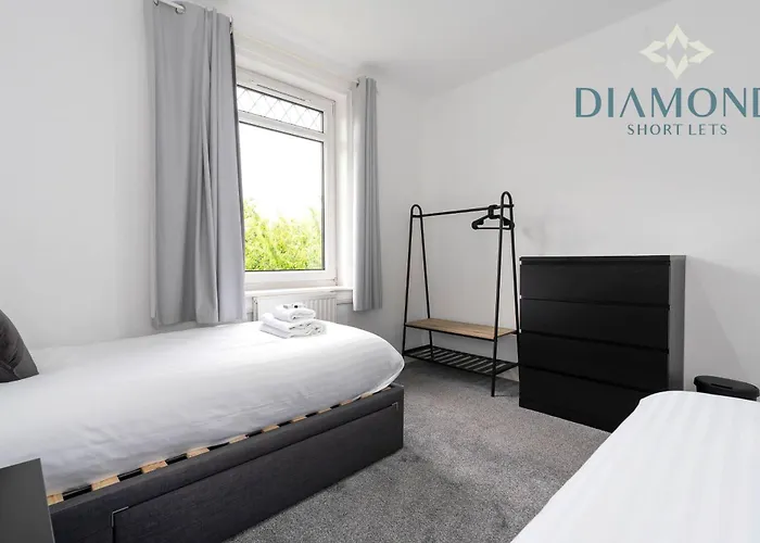 Cosy 2 Bed West End - Easy Public Transport, Minutes From Corn Exchange, Supermarket And Cafe Within Walking Distance Lägenhet