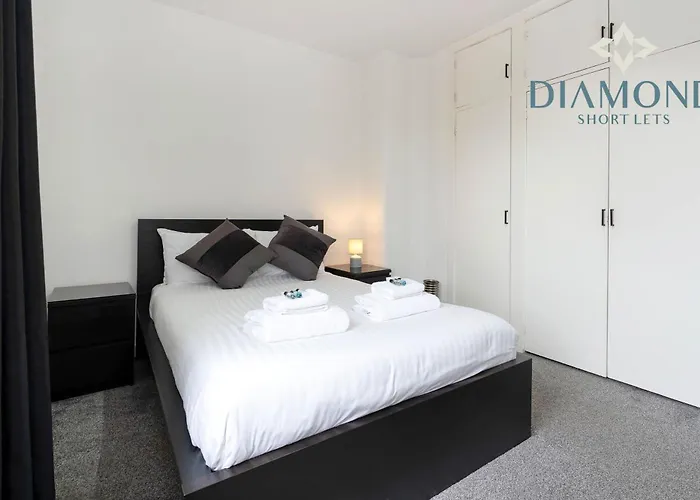 Cosy 2 Bed West End - Easy Public Transport, Minutes From Corn Exchange, Supermarket And Cafe Within Walking Distance *