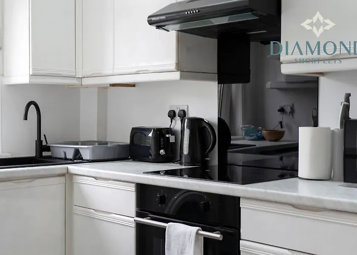 Cosy 2 Bed West End - Easy Public Transport, Minutes From Corn Exchange, Supermarket And Cafe Within Walking Distance Lägenhet