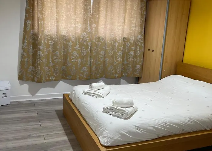 Citylink Retreat With Metro Access, Free Parking, Near Airport * Edinburgh