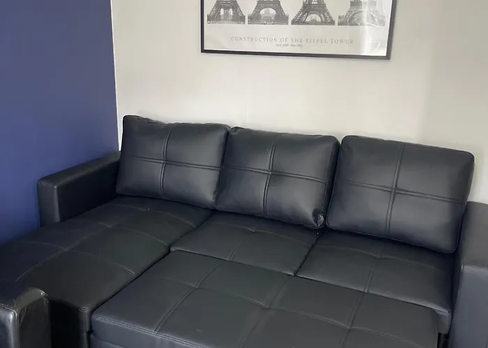 Apartment Citylink Retreat With Metro Access, Free Parking, Near Airport Edinburgh