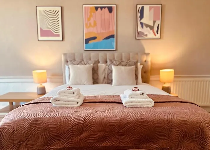 Super Spacious 4 Bed, Sleeps 6 Appartamento *