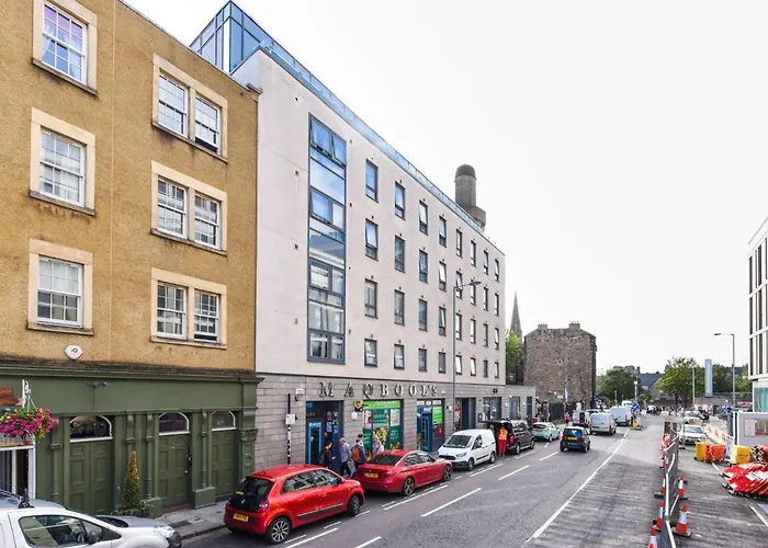 Appartamento Living At Lady Nicolson Court Edimburgo