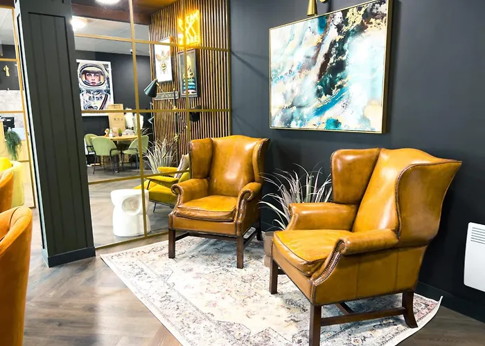 Living At Lady Nicolson Court Appartamento Edimburgo