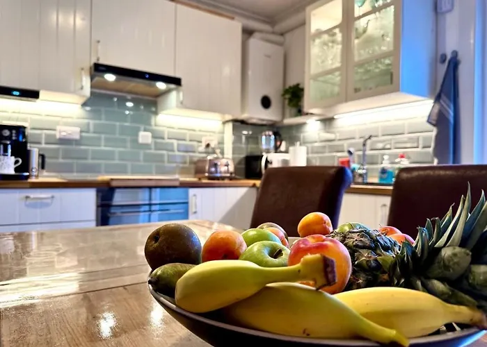 Rena- Bright And Modern Center Apartment. Edinburgh