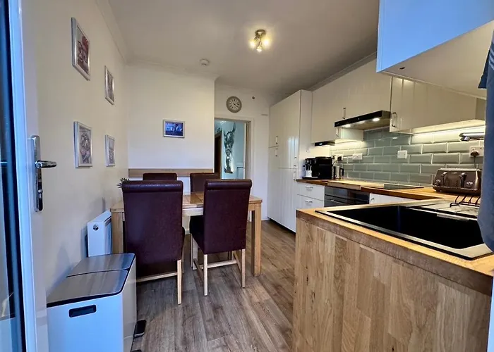 Rena- Bright And Modern Center Apartment. Edinburgh