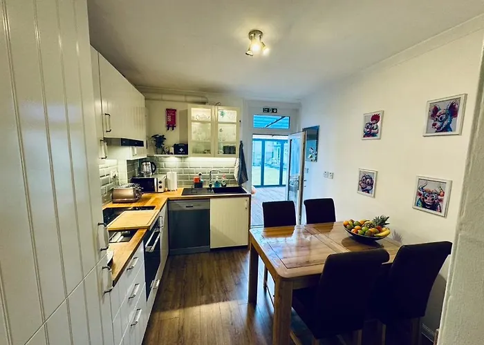 Rena- Bright And Modern Center Apartment. * Edinburgh