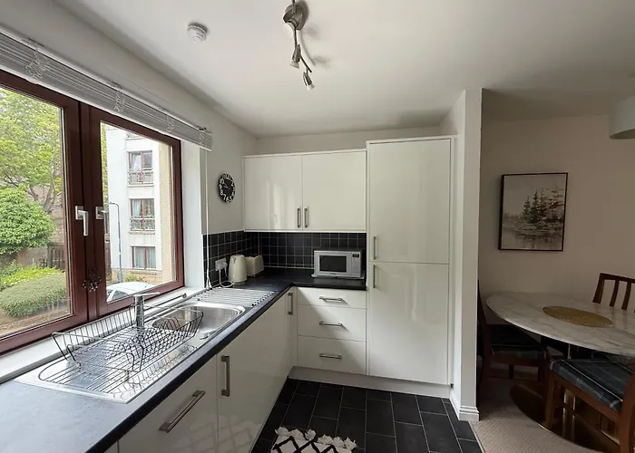 Cosy & 2 Bedrooms Daire Edinburgh