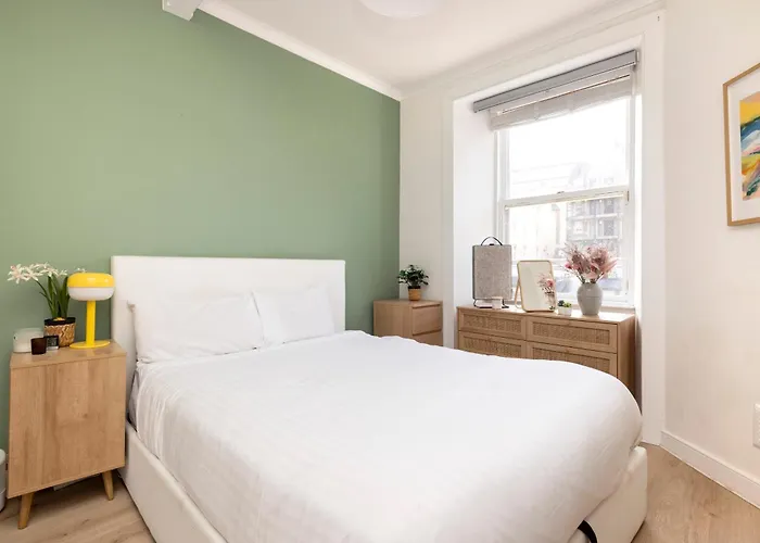 Elegant In The Heart Of * Edynburg