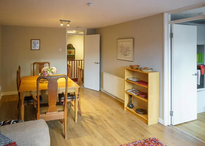 Bright Spacious 2 Bedroom In Stockbridge *