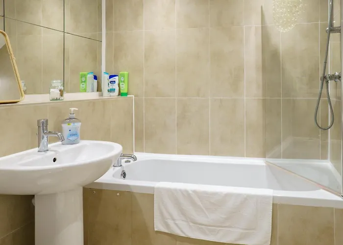 Apartment Bright Spacious 2 Bedroom In Stockbridge *