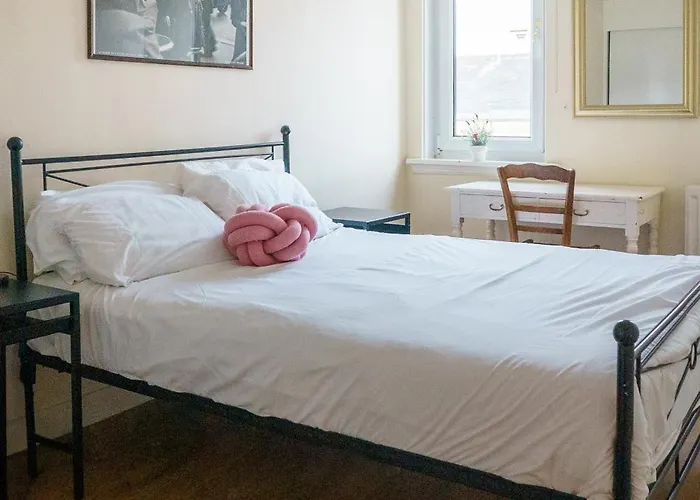 Bright Spacious 2 Bedroom In Stockbridge * Edinburgh