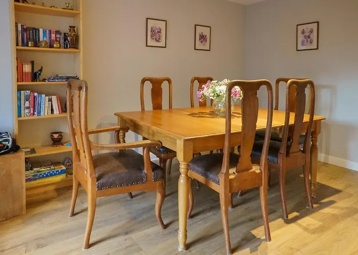 Bright Spacious 2 Bedroom In Stockbridge Apartment