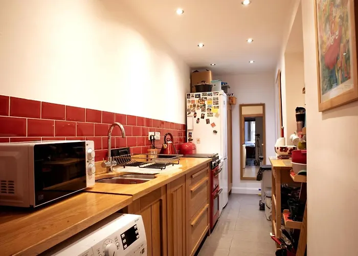 Апартаменты Elegant & Sunny 2bd Basement Stay, Edinburgh! *