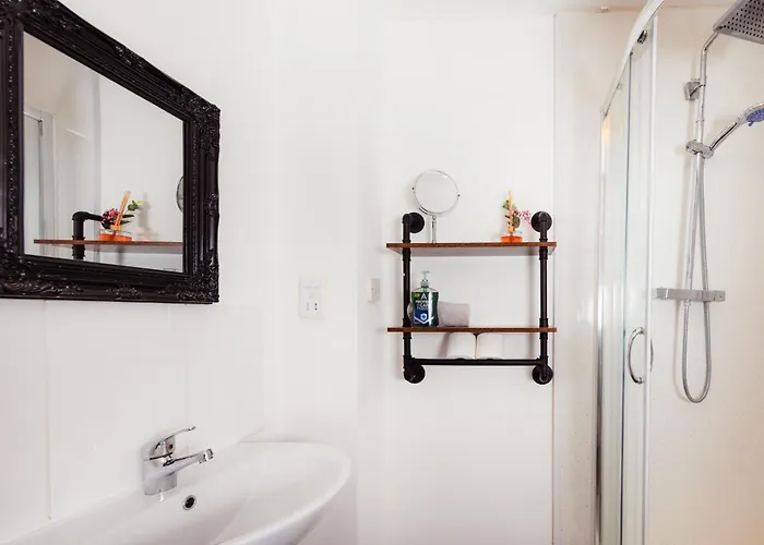 Central Edinburgh Apartment By The Castle Edinburgh