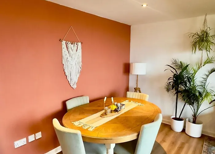 Ocean View Flat With Cozy Vibes إدنبرة