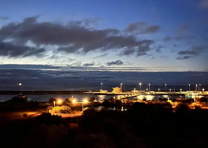 Ocean View Flat With Cozy Vibes شقة