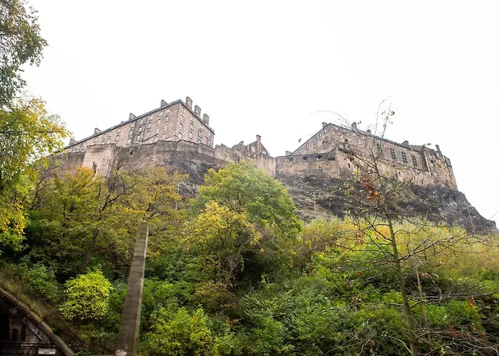 Lovely 1-bedroom Unit Near Castle Apartment *