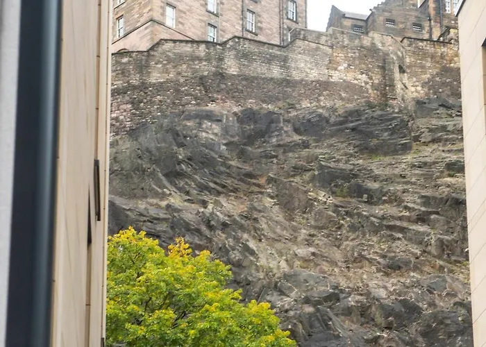 Lovely 1-bedroom Unit Near Castle * Edinburgh