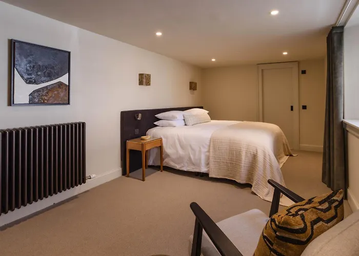 3 John's Place Townhouse Hotel