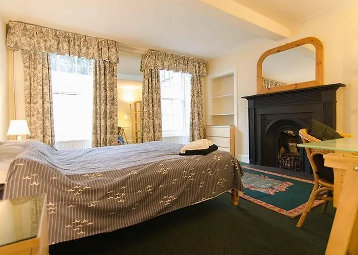 Spacious Flat Near Centre Daire Edinburgh