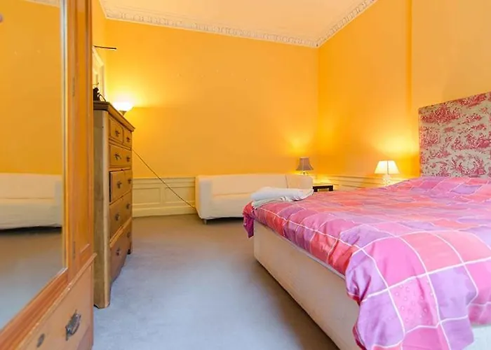 Daire Spacious Flat Near Centre