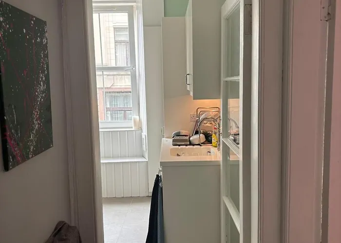 Modern One Bed Flat, Historic Old Town אדינבורו