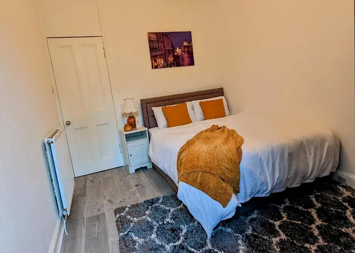 2 Bedroom Flat In *