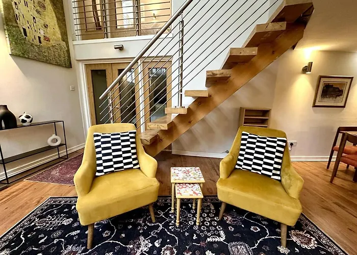 Stylish 2br - Walk To Attraction