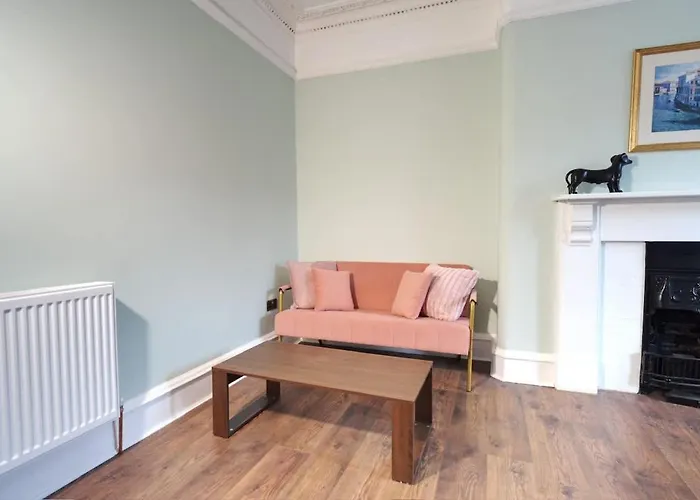 Stylish Top-floor Flat - Leith Edynburg