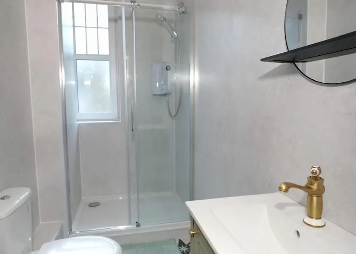 Stylish Top-floor Flat - Leith Edynburg