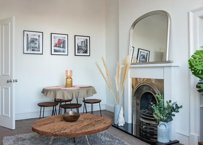 Cosy 2-bedroom Flat Close To Centre